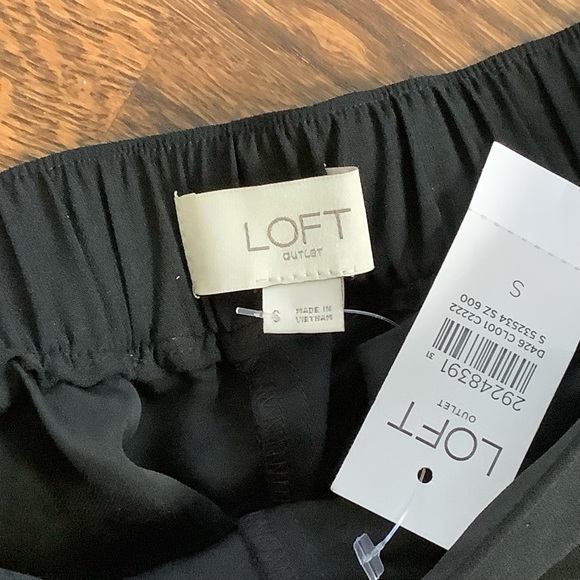 NWT LOFT Outlet Black Dress Shorts w/Pockets & Elastic Waist - Size Small - Picture 3 of 5